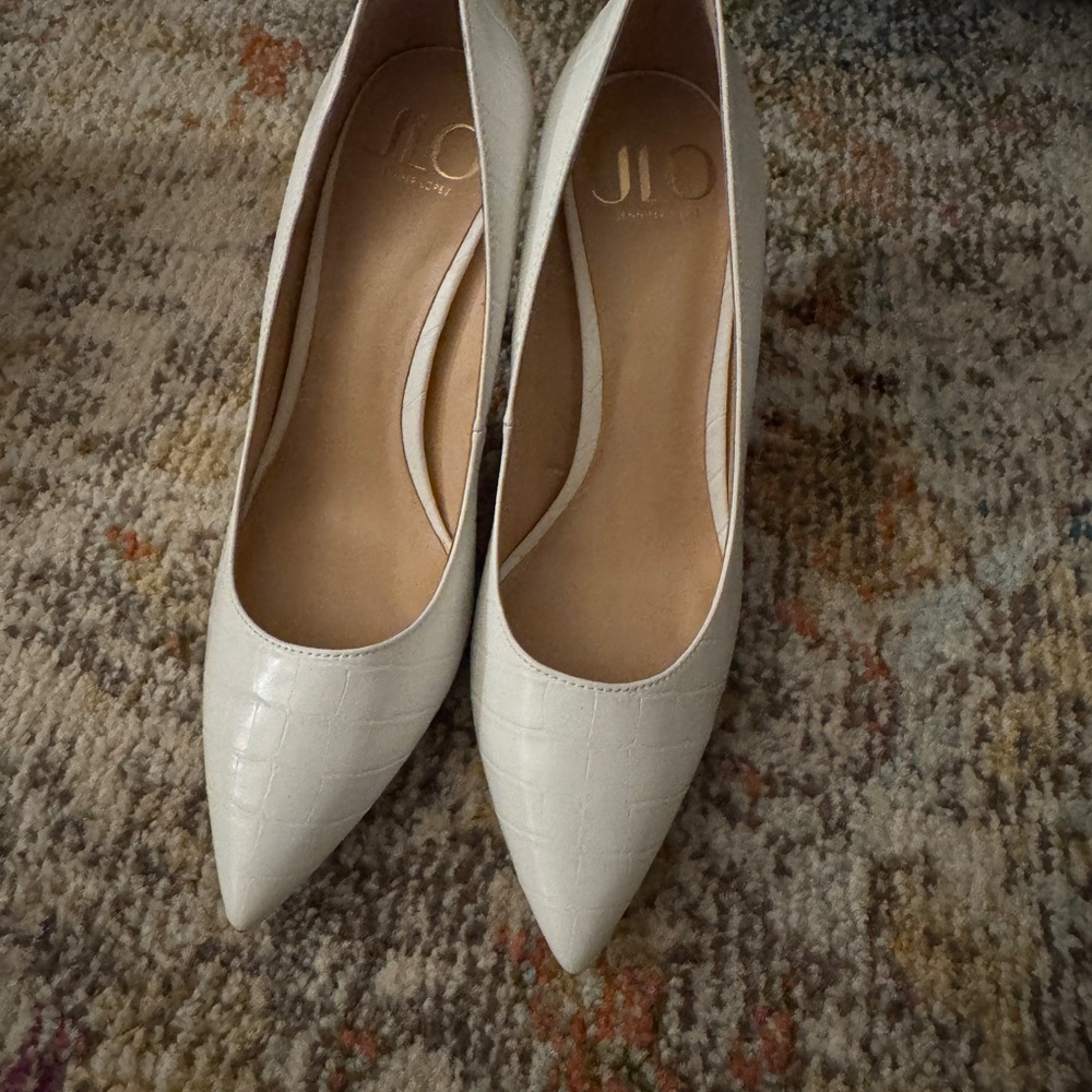 Jennifer Lopez White Pointed-Toe Heels